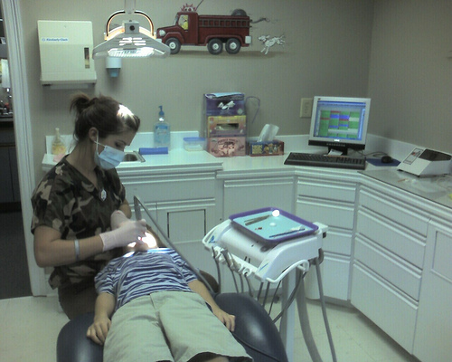 Przegląd uzębienia, czyli co ile odwiedzać stomatologa?